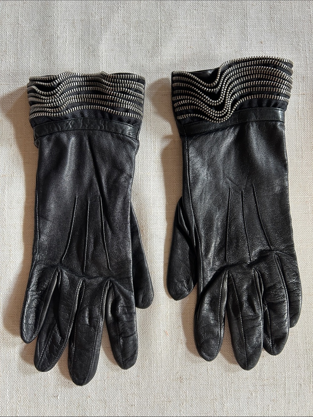 Classic Black Leather Women's Gloves with Contrasting Trim